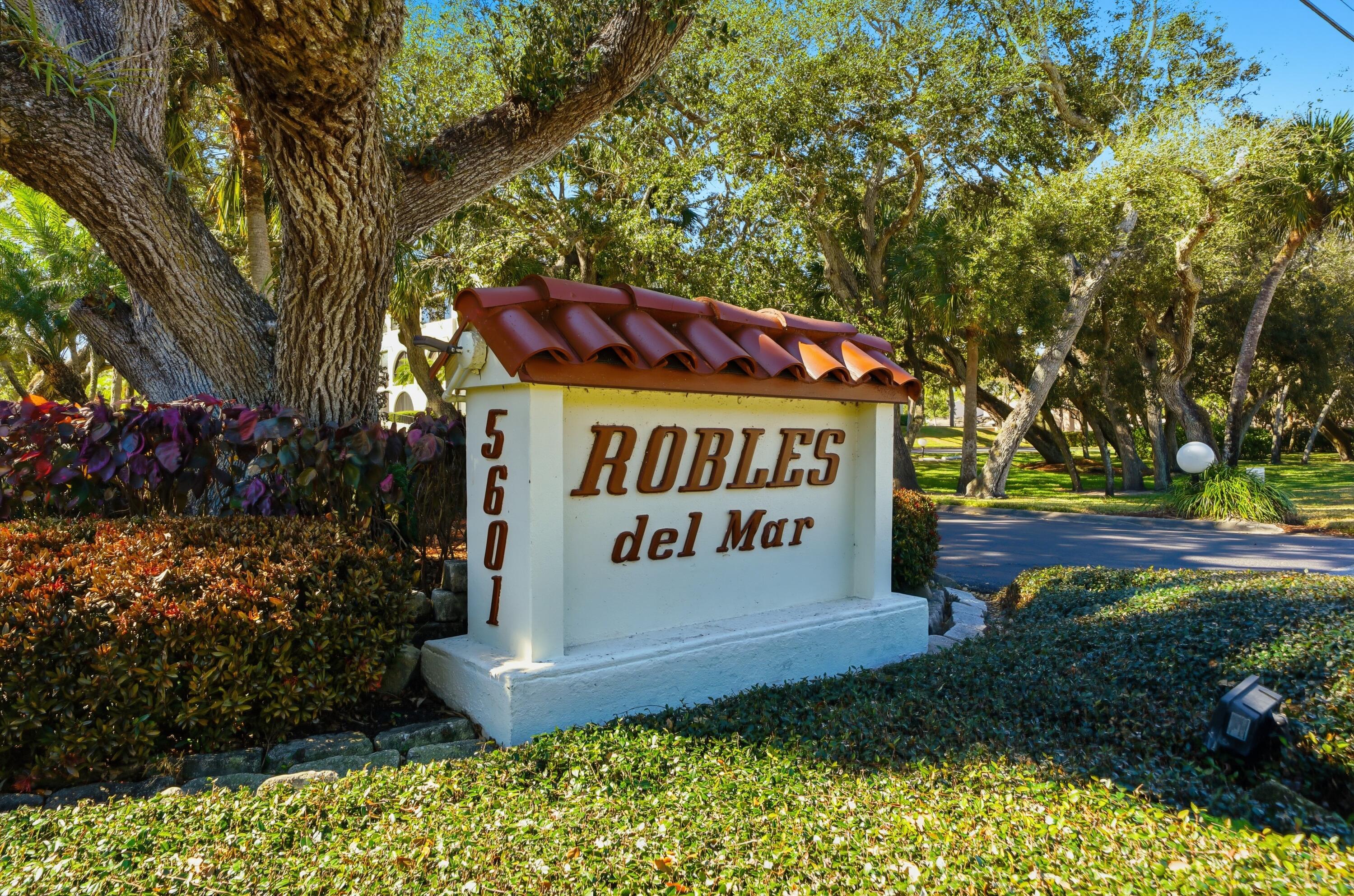 ROBLES DEL MAR (OAKS OF THE SEA) - Residential