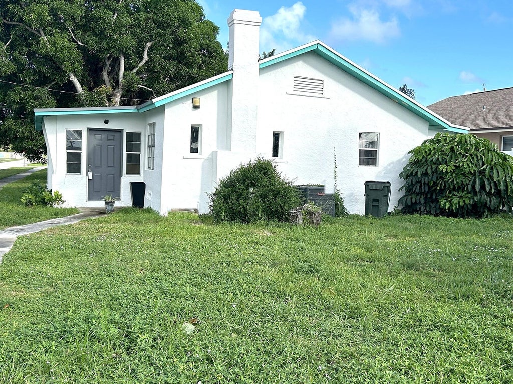 Photo of 520 NW 3RD Street, Delray Beach, FL 33444 (MLS # B26093876)