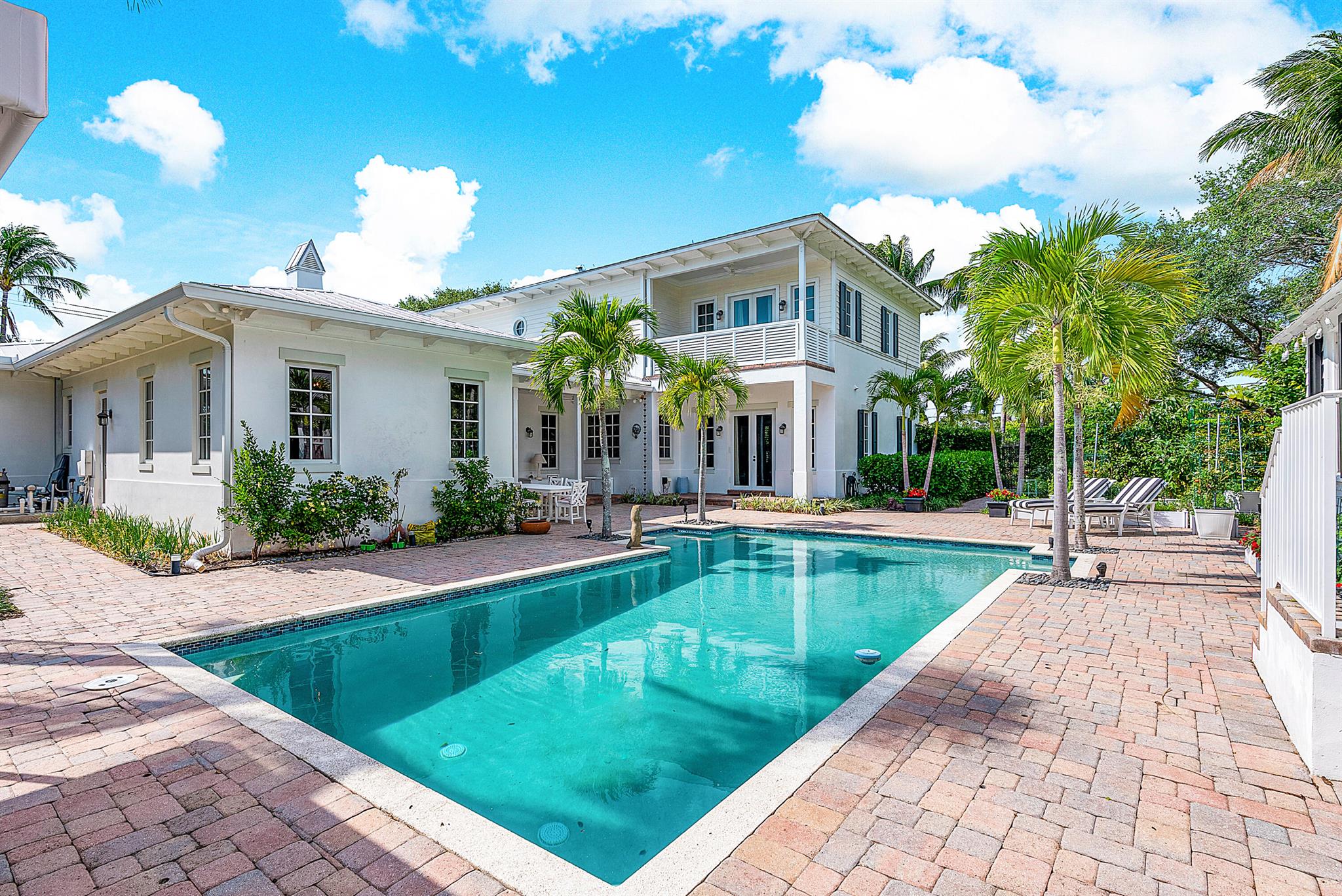 CRUZAN CORNER - Residential