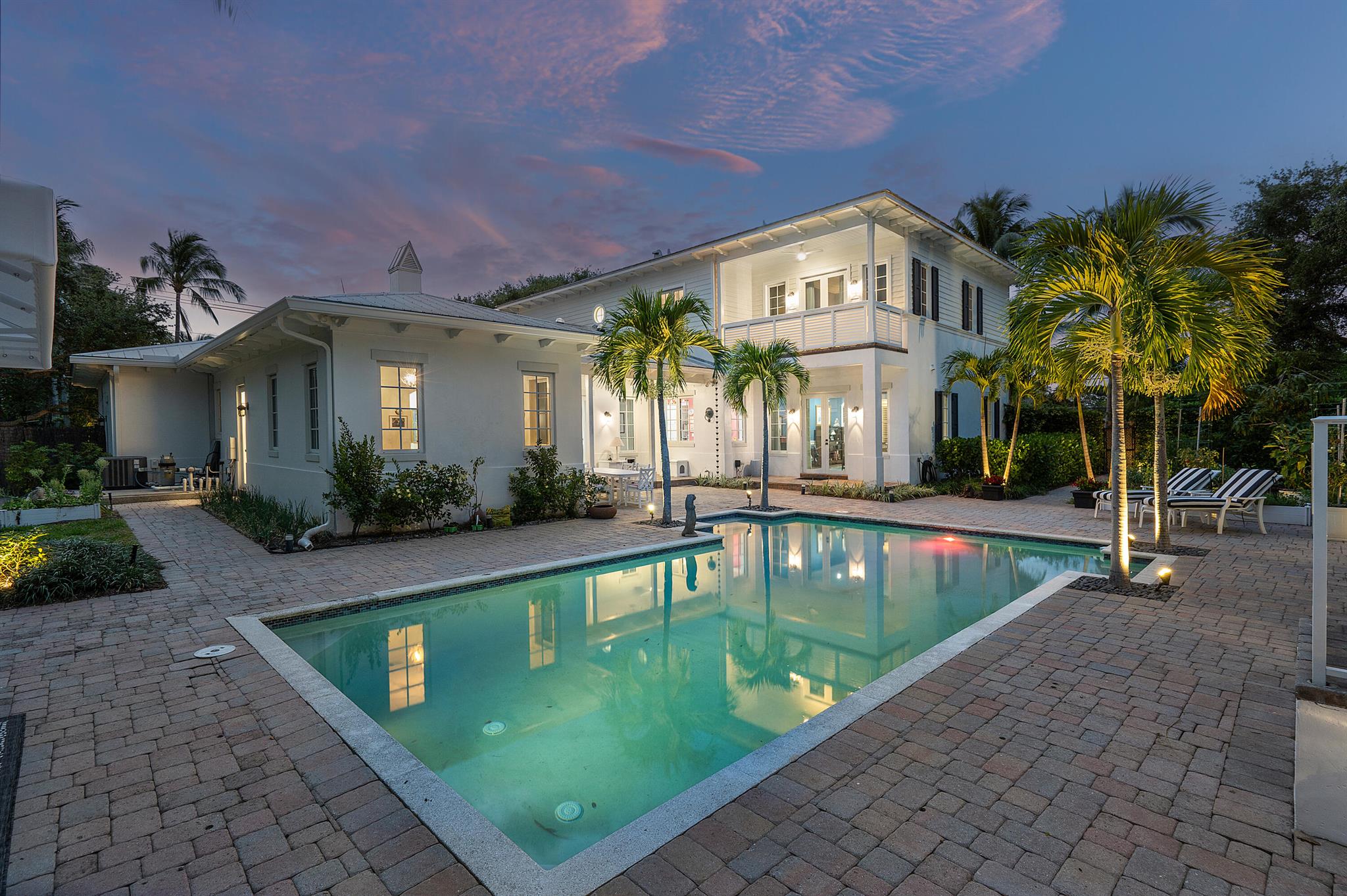 CRUZAN CORNER - Residential