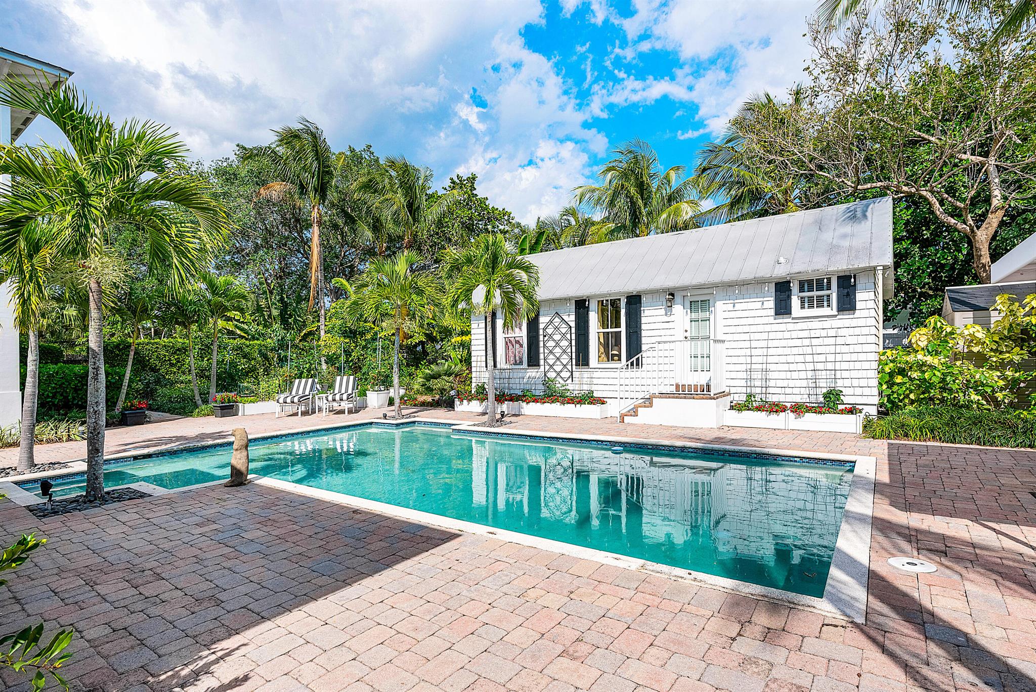 CRUZAN CORNER - Residential