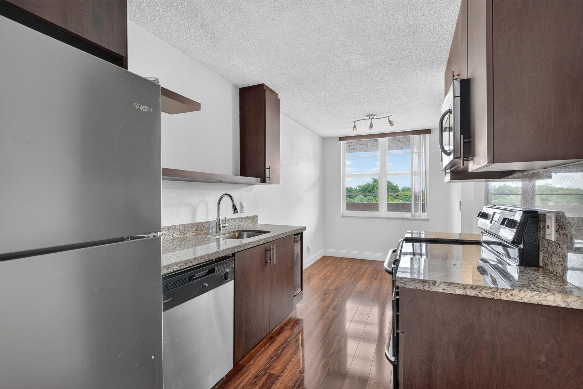250 Jacaranda Drive 411, Plantation, FL, 33324/$165,000 1 250 Jacaranda Drive 411