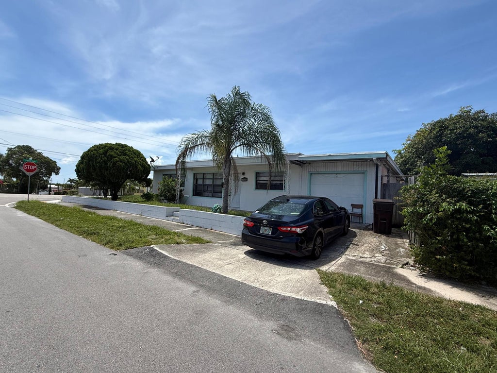 Photo of 4801 Parker Avenue, West Palm Beach, FL 33405 (MLS # B26040078)