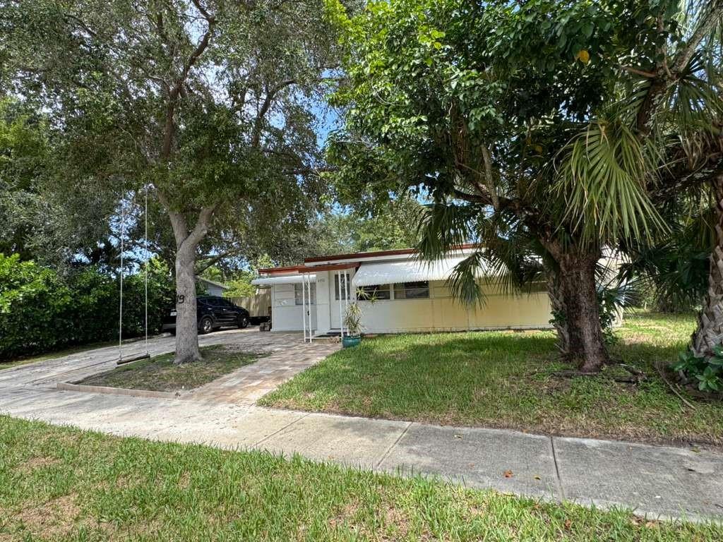 3/2 Single Family Home, Updated Kitchen With Newer Appliances, Updated Bathrooms and Tile Floors Throughout. Conveniently Located Just Minutes From I-95, Beaches and Major Shopping Centers. Don't Miss This Opportunity!!! Fast Approval, NO HOA!!! Vacant And Ready To Move In!!!