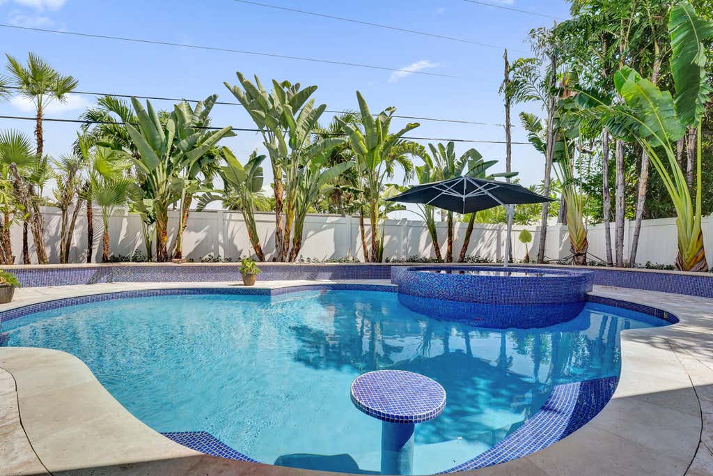 Photo of 2601 NE 29TH Street, Fort Lauderdale, FL 33306 (MLS # B26068265)