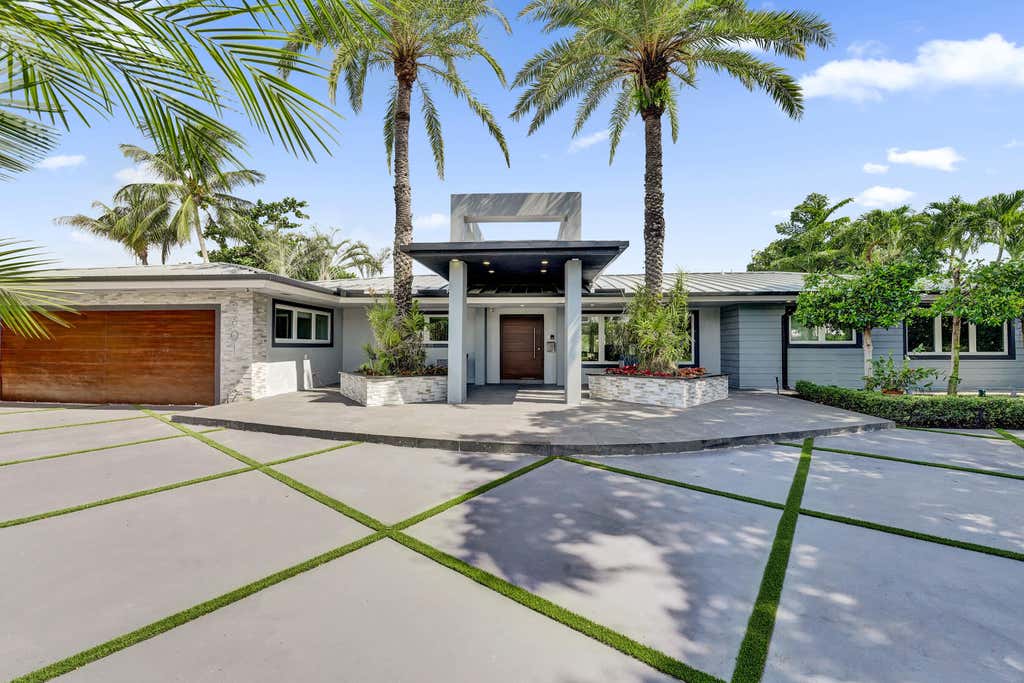 Photo of 2601 NE 29TH Street, Fort Lauderdale, FL 33306 (MLS # B26068265)
