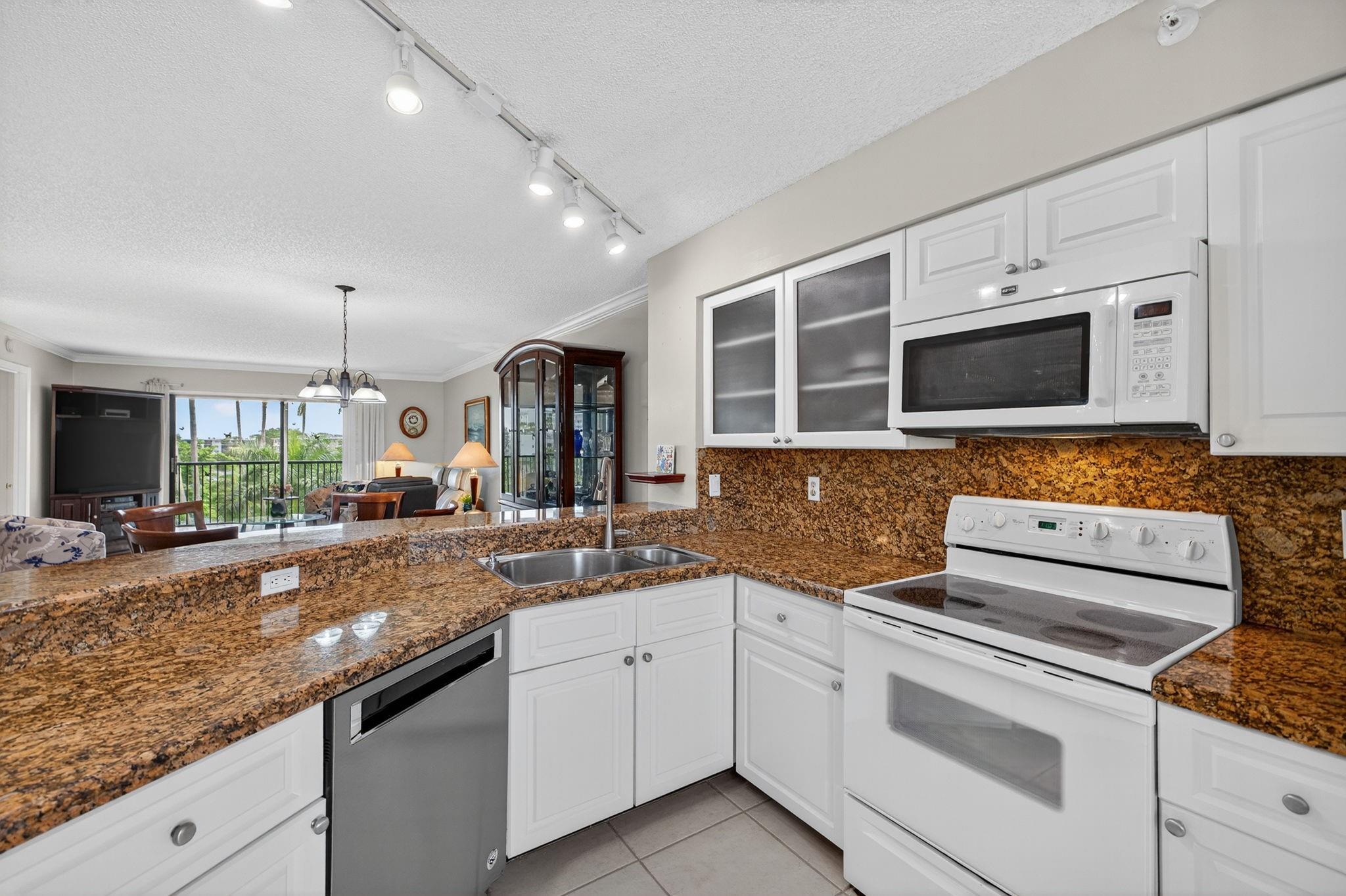 2205 S Cypress Bend Dr 505