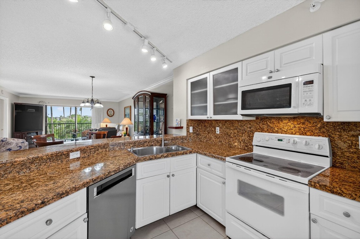 2205 S Cypress Bend Drive 505