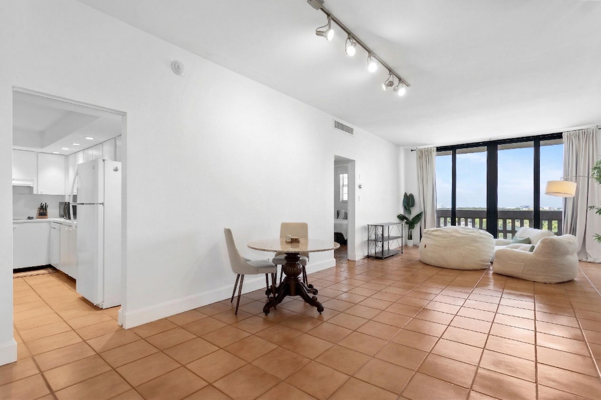 90 Edgewater Drive Ph23