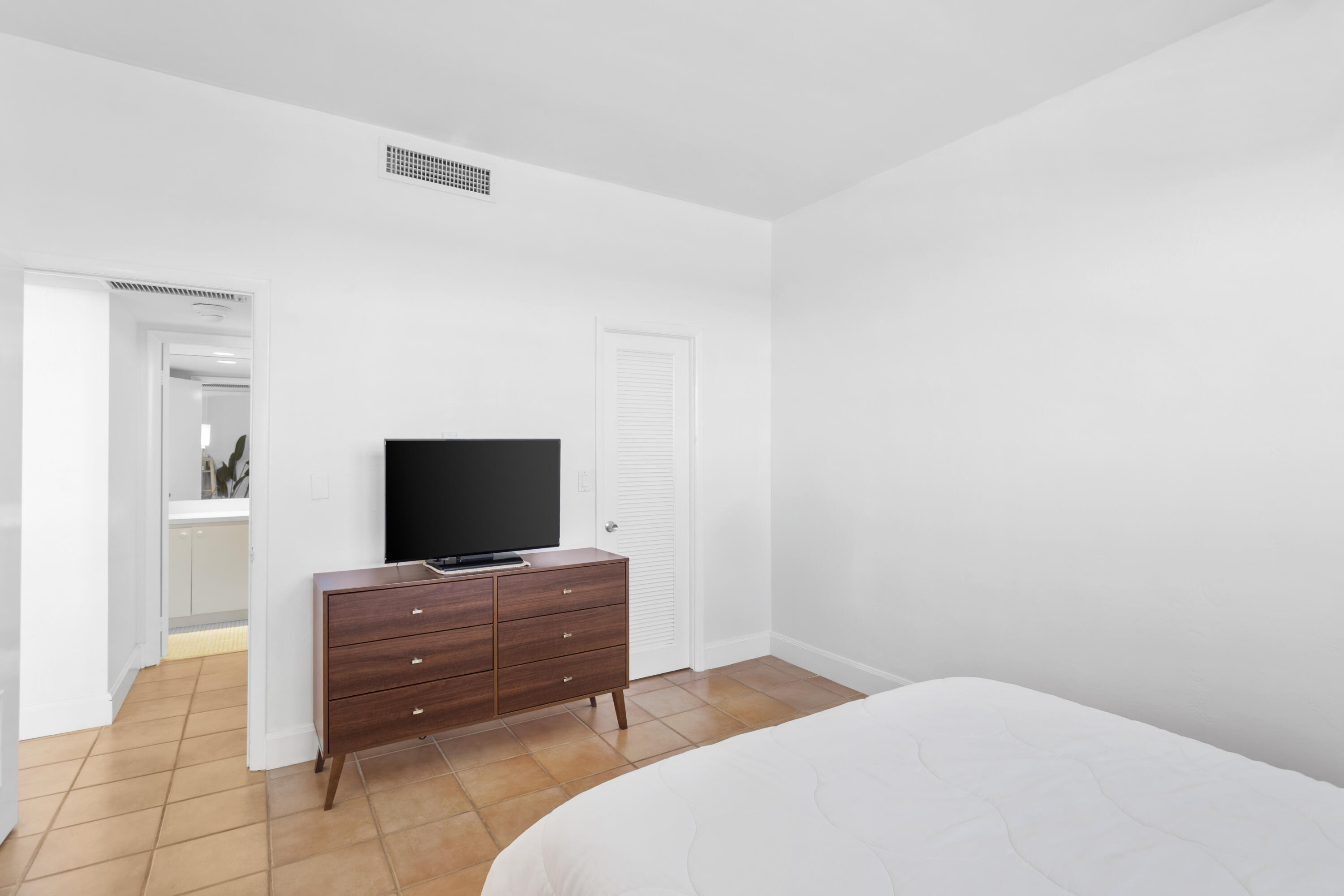 GABLES WATERWAY TOWERS CONDO - Residential