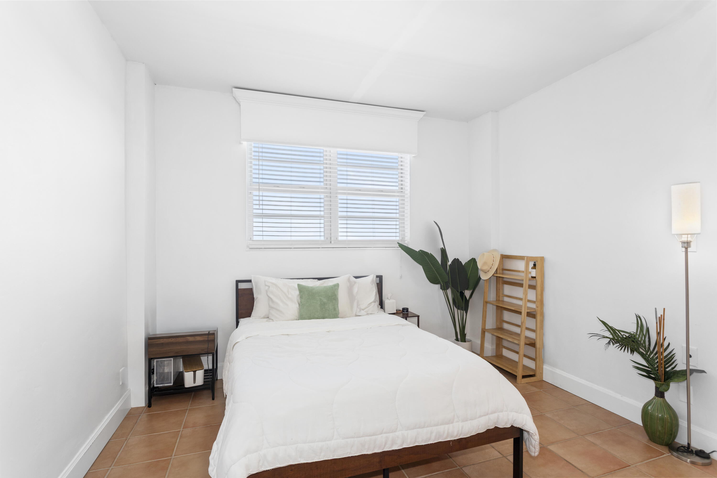 GABLES WATERWAY TOWERS CONDO - Residential