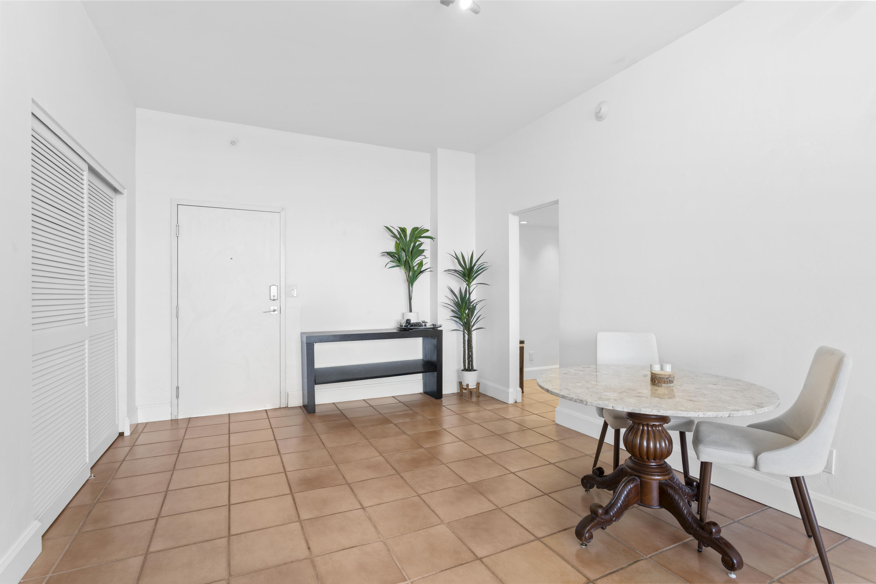 90 Edgewater Drive Ph23