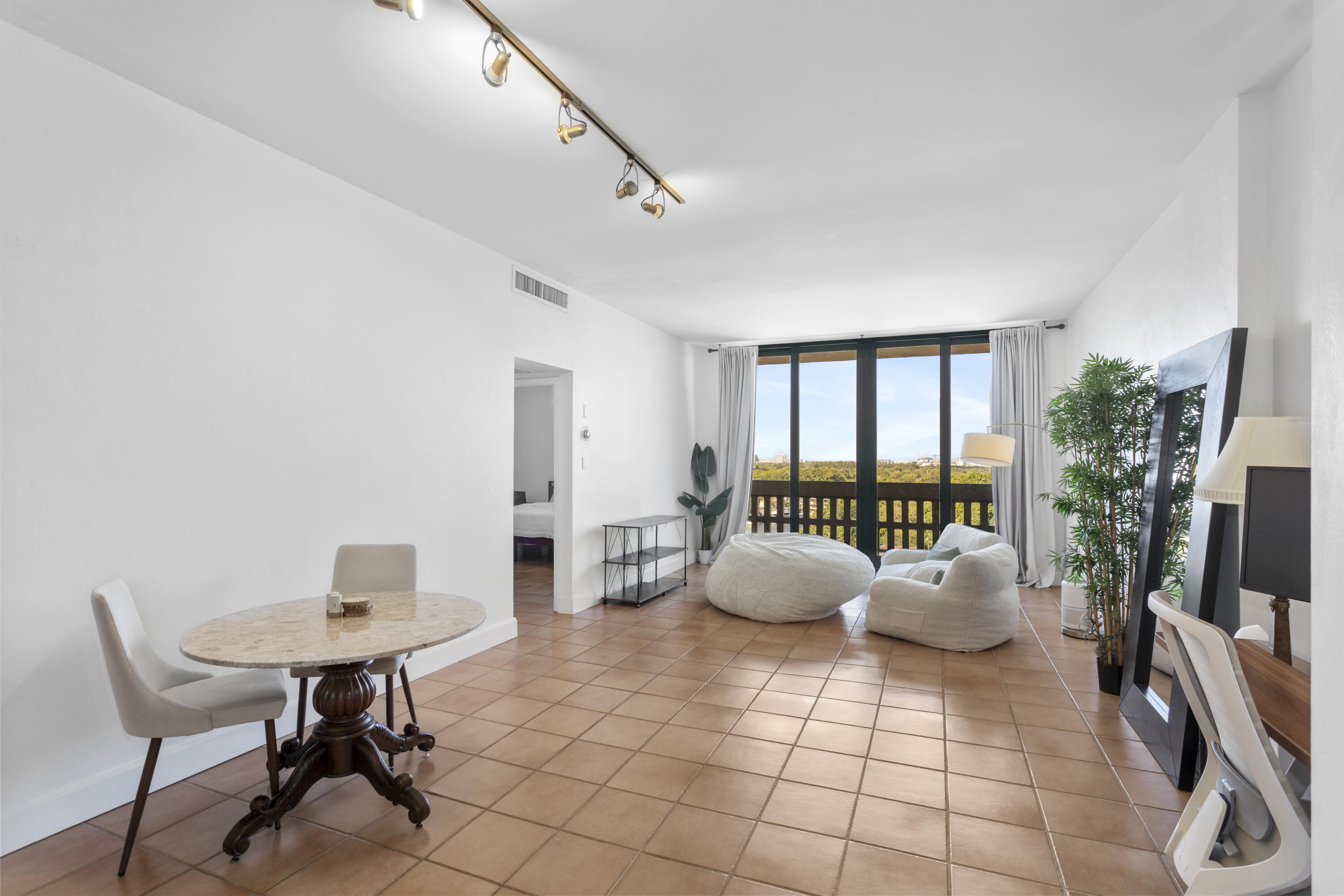 90 Edgewater Drive Ph23