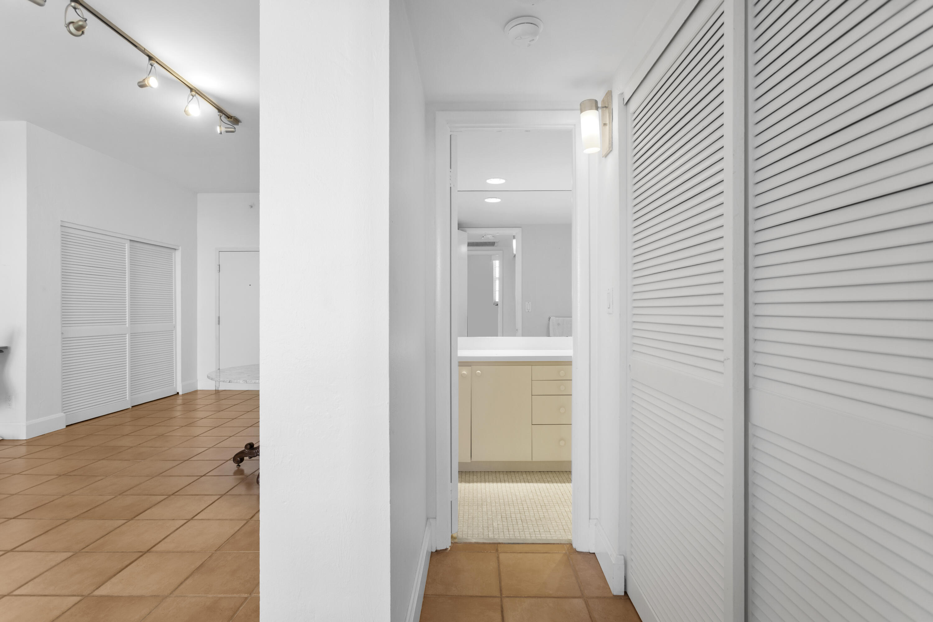 GABLES WATERWAY TOWERS CONDO - Residential