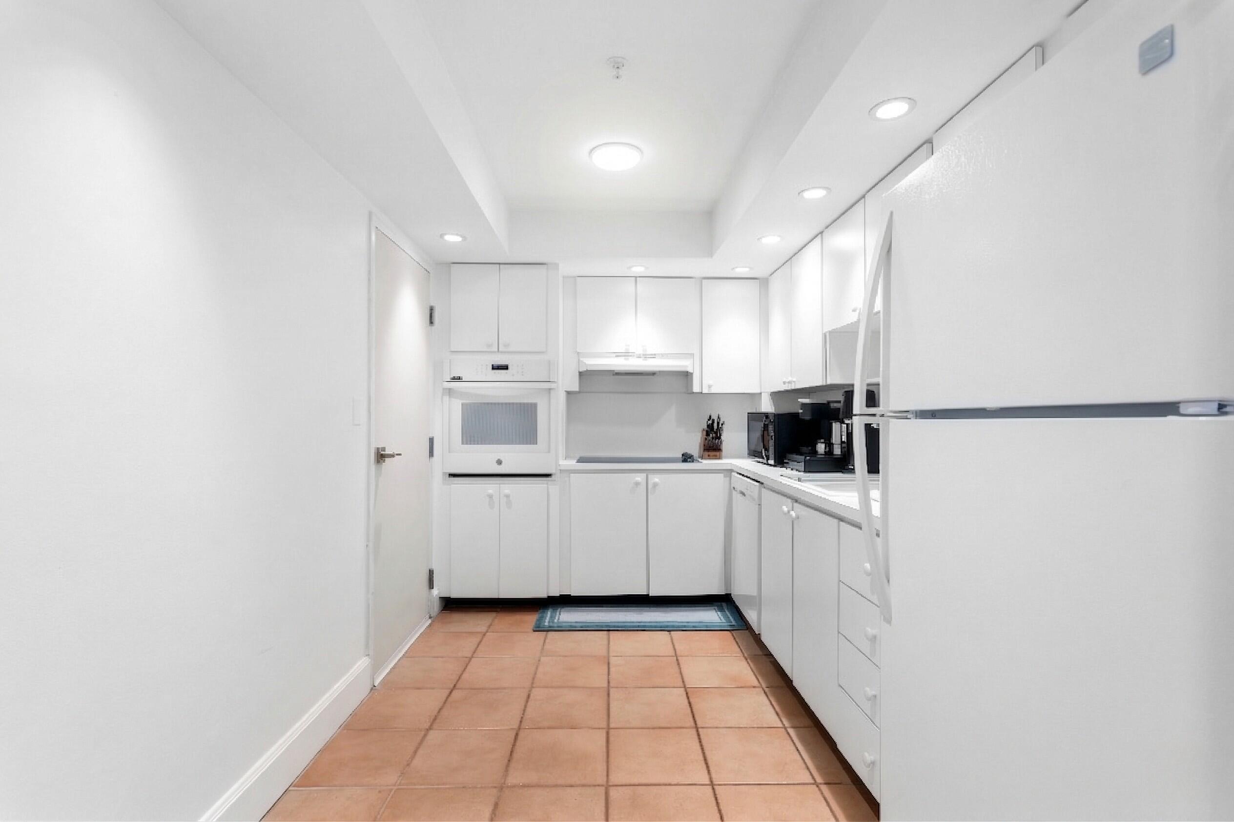 GABLES WATERWAY TOWERS CONDO - Residential