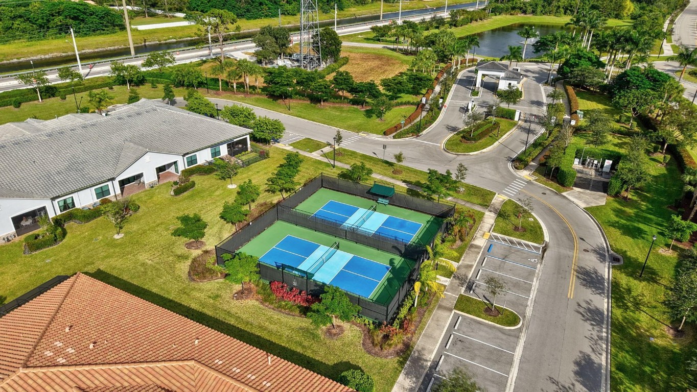 THE FALLS AT PARKLAND - Residential