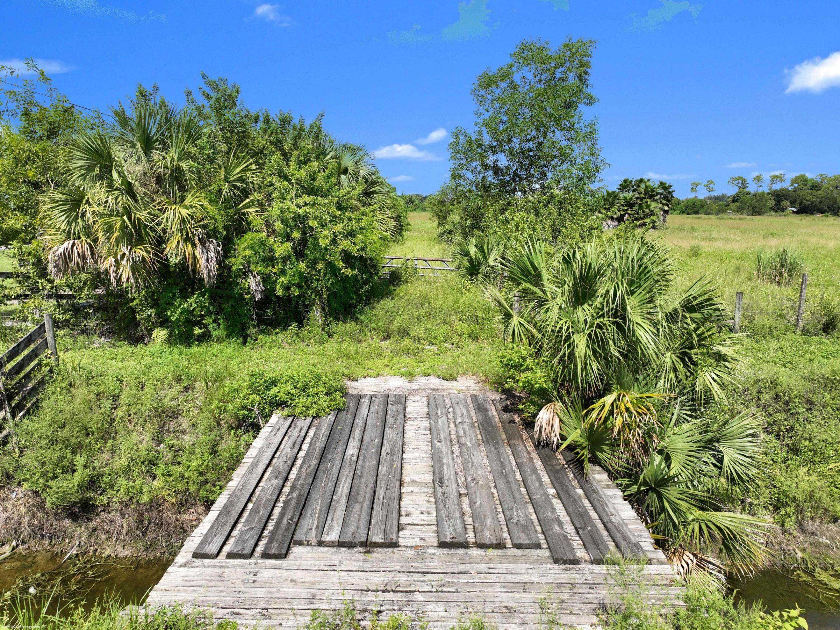 LOXAHATCHEE GROVES - Land