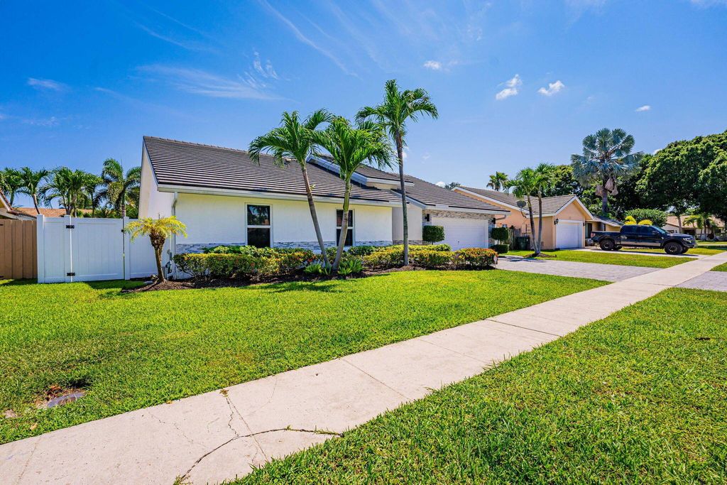Photo of 436 Sequoia Lane, Boca Raton, FL 33487 (MLS # R11104638)
