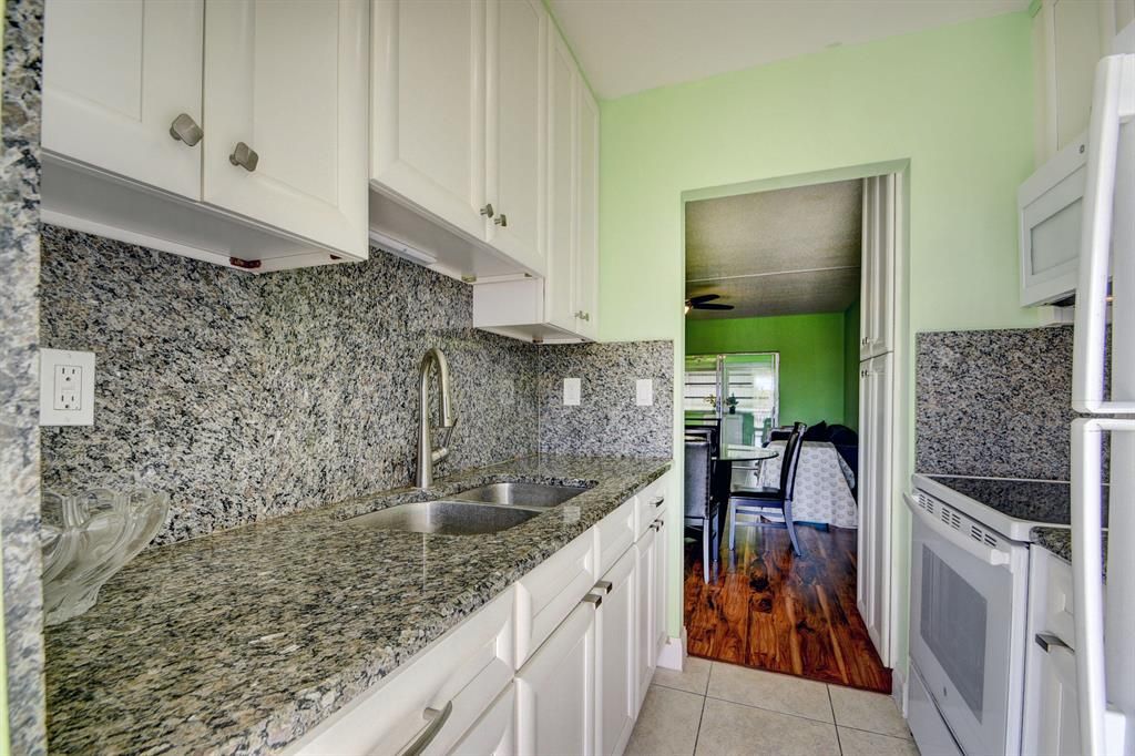 Photo of 1115 Lake Terrace #201, Boynton Beach, FL 33426 (MLS # R10876766)