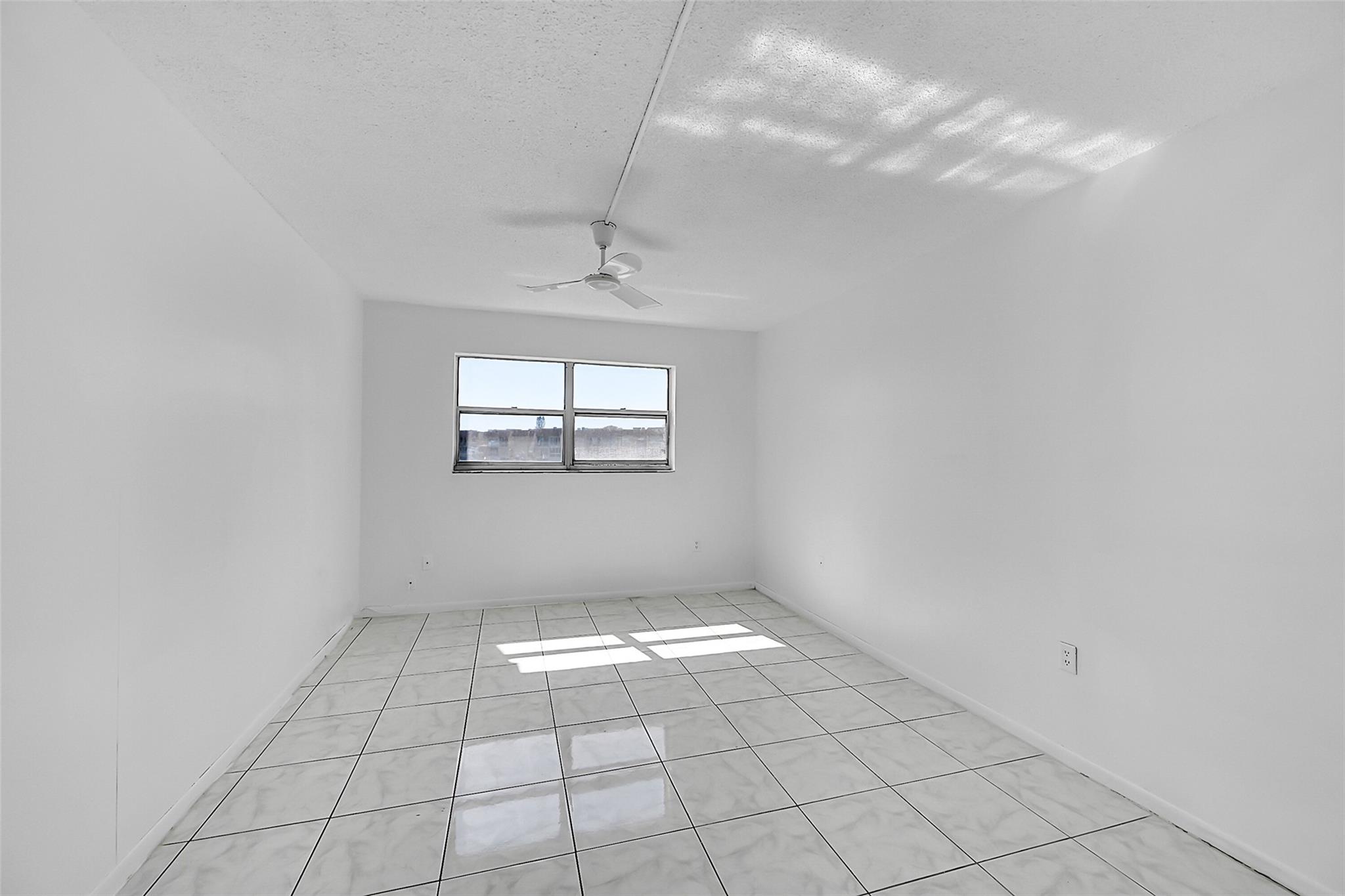 8880 Sunrise Lakes Blvd 208