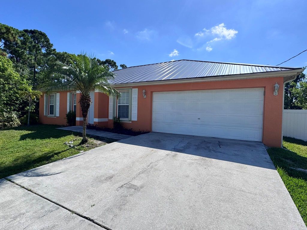 Photo of 5906 Spruce Drive, Fort Pierce, FL 34982 (MLS # R11092844)