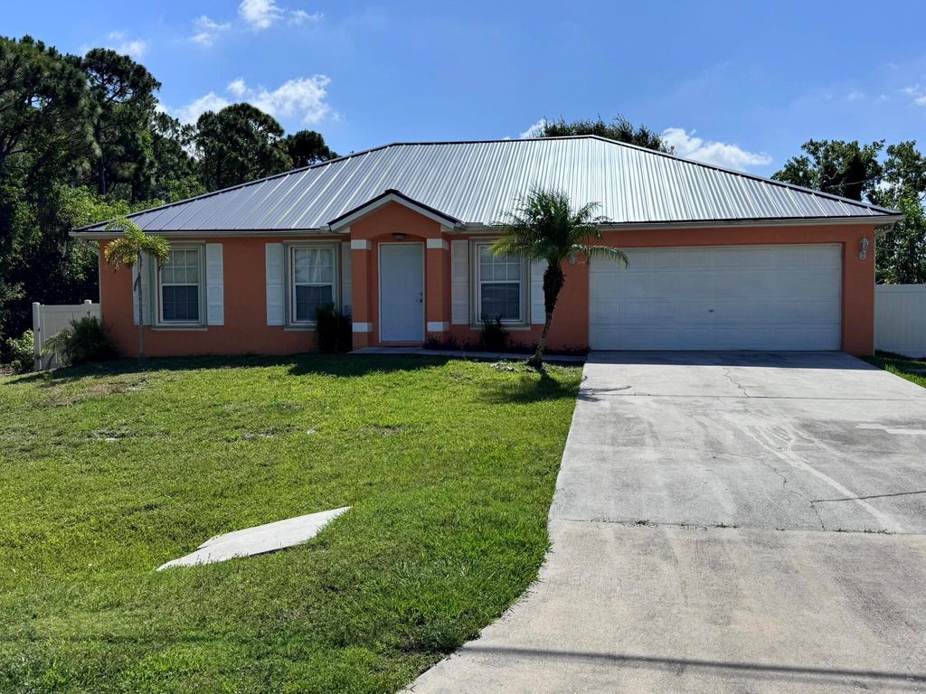 Photo of 5906 Spruce Drive, Fort Pierce, FL 34982 (MLS # R11092844)