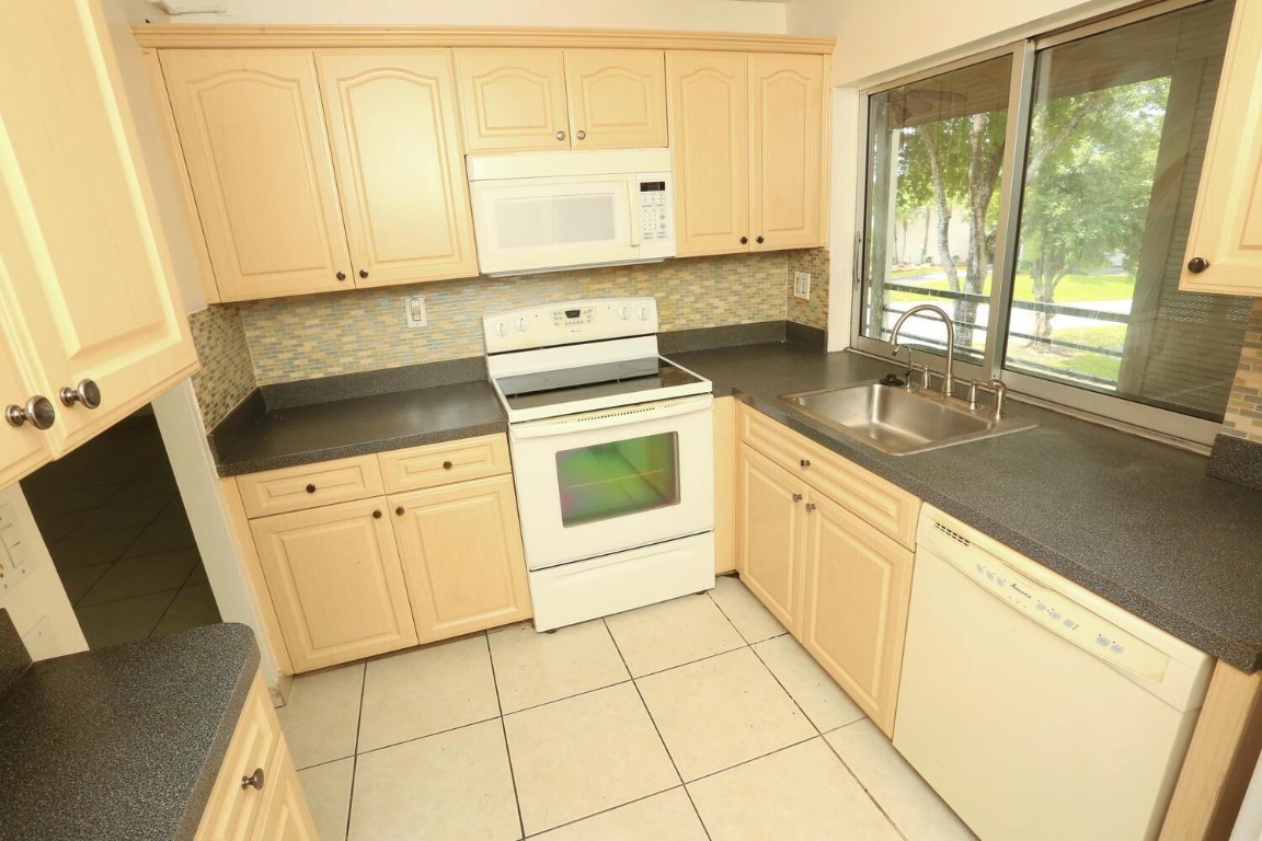 LIME BAY - Residential