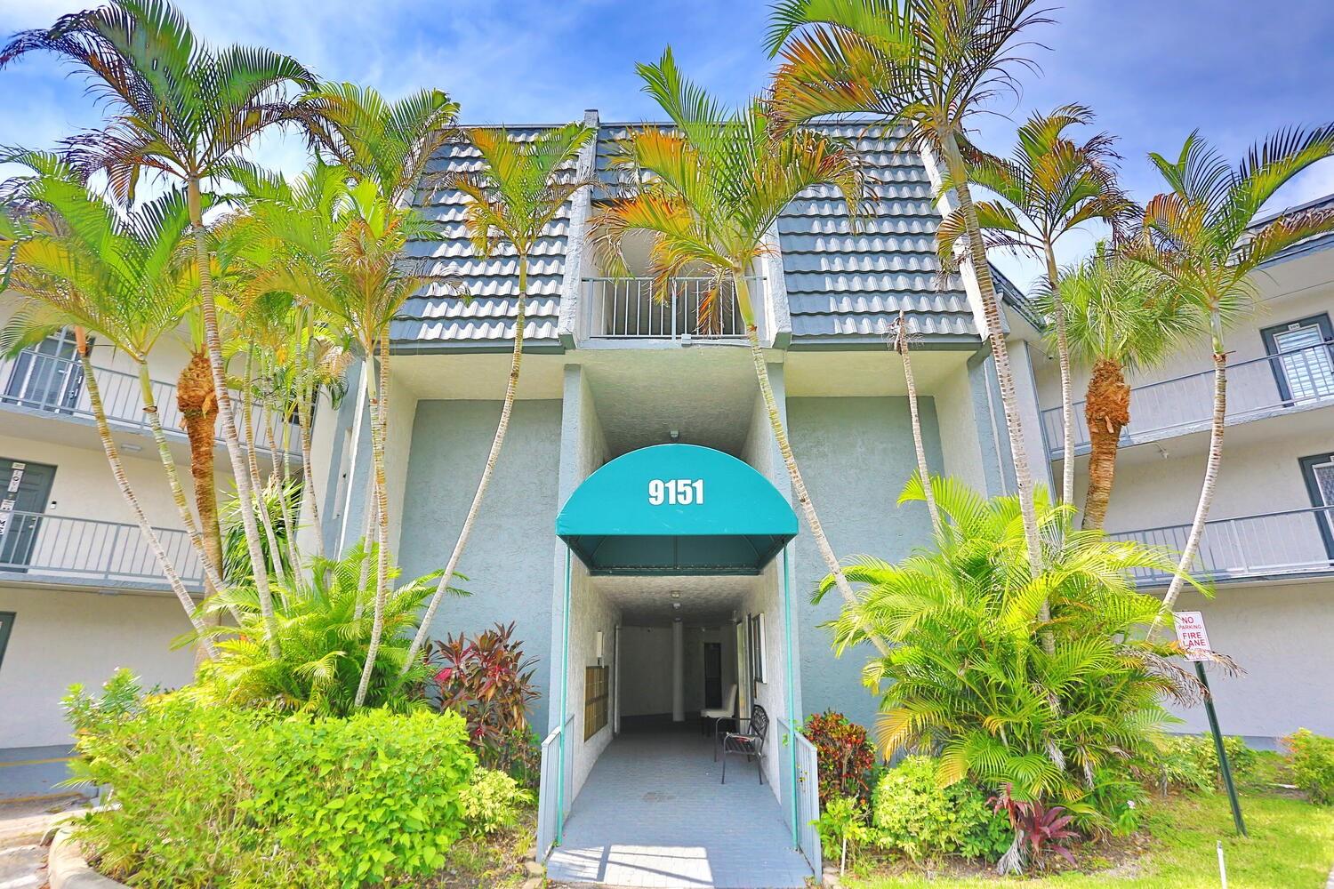 Welcome to this Beautifully maintained 2-bedroom, 2-bath condo in the sought-after 55+ Lime Bay community. Located on the third floor with elevator access, this unit features a split-bedroom layout, updated bathrooms, carpeted and tile flooring, and a screened-in balcony with peaceful garden views. The primary suite includes a walk-in closet and en-suite bath for added comfort.
Residents enjoy a vibrant lifestyle with access to a clubhouse, swimming pool, tennis/pickleball courts, shuffleboard, Bocce Ball, and bingo. Weekly barbecues and monthly events foster a welcoming, active atmosphere.
Conveniently located near shopping, dining, medical facilities, and major roadways, this condo offers both comfort and accessibility.
This is South Florida Living at its Finest!!