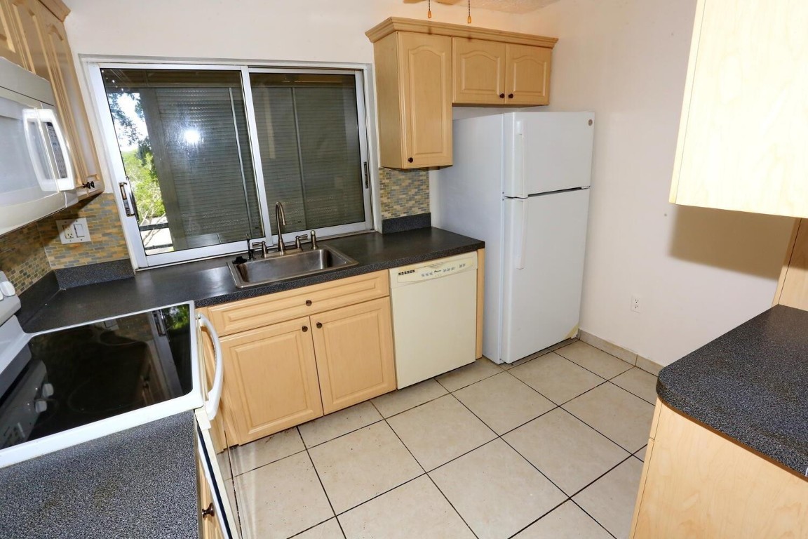 LIME BAY - Residential