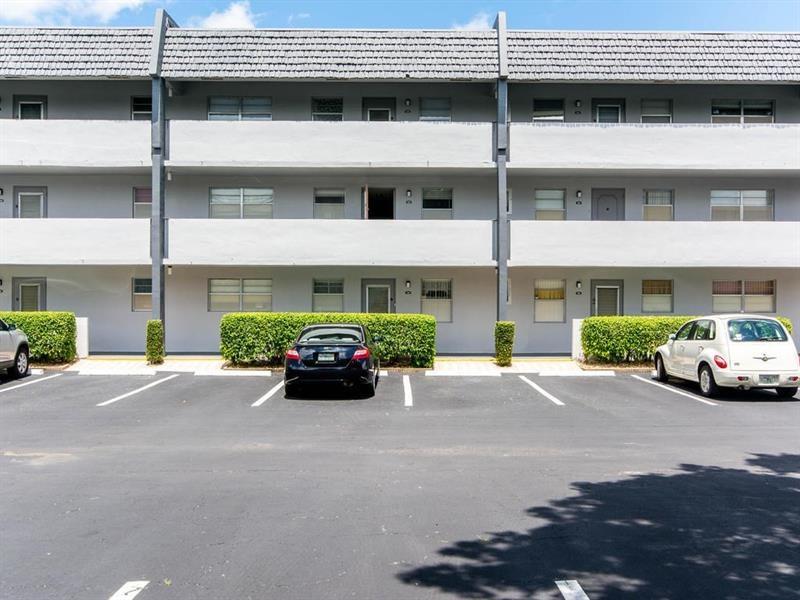 ORIOLE GOLF AND TENNIS CL - Residential