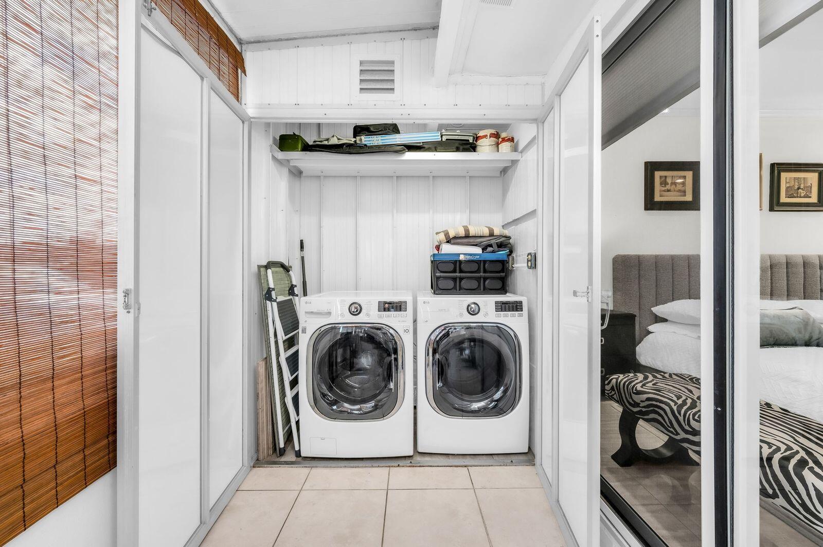 KINGS POINT VALENCIA CONDOS - Residential