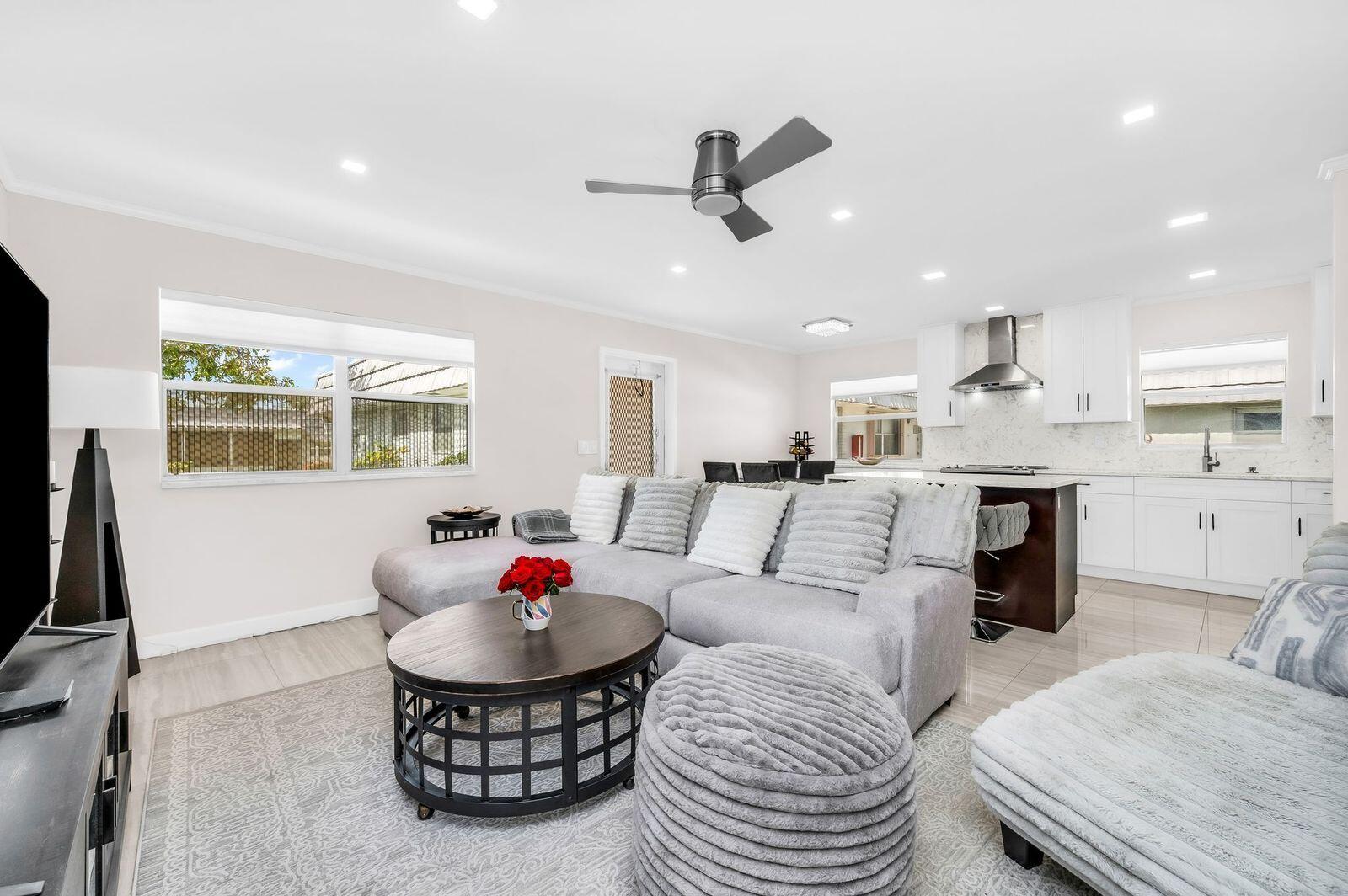 KINGS POINT VALENCIA CONDOS - Residential