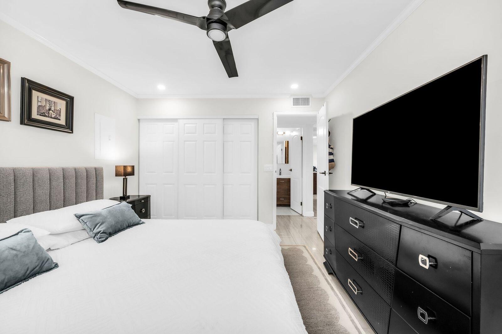 KINGS POINT VALENCIA CONDOS - Residential