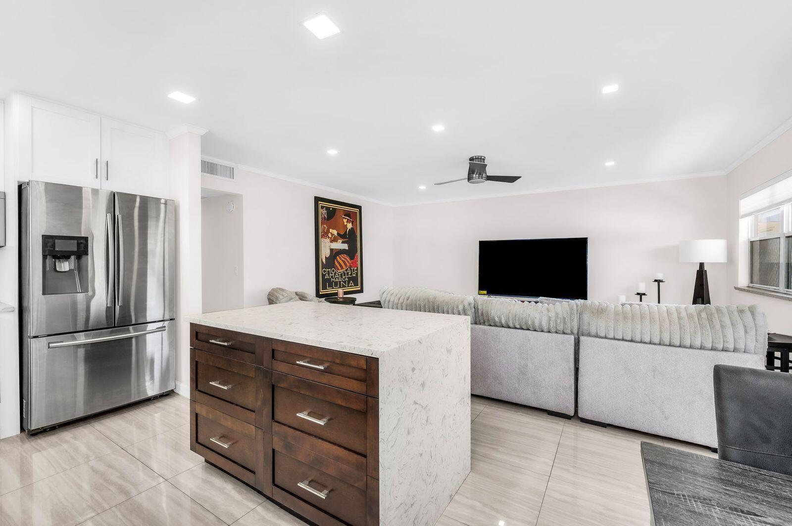 KINGS POINT VALENCIA CONDOS - Residential