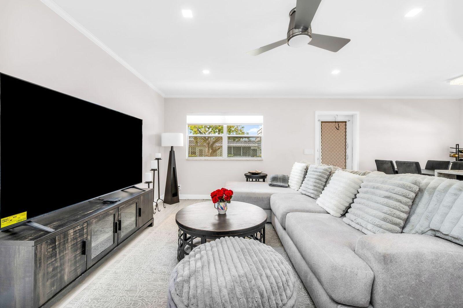 KINGS POINT VALENCIA CONDOS - Residential