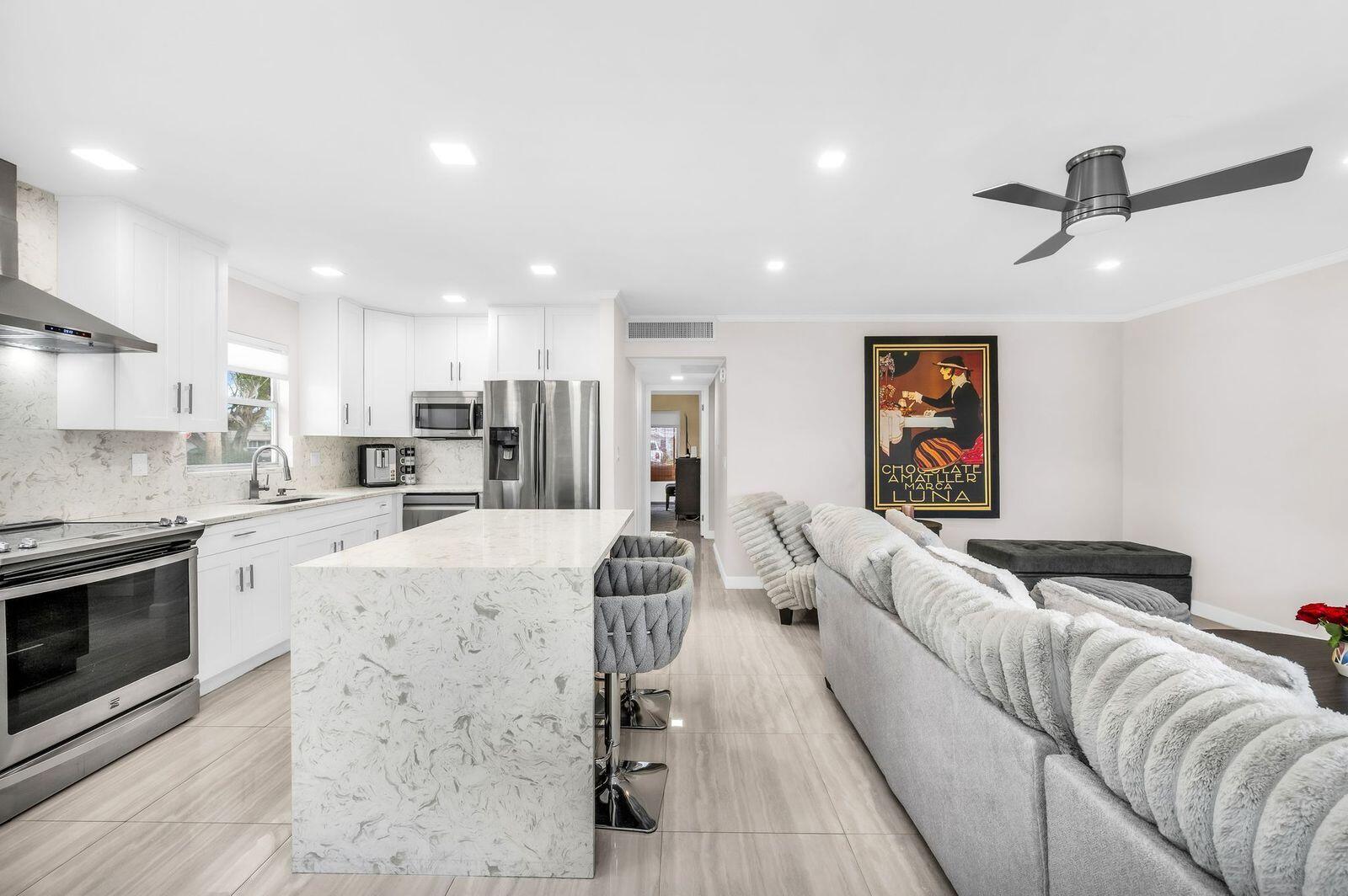 KINGS POINT VALENCIA CONDOS - Residential