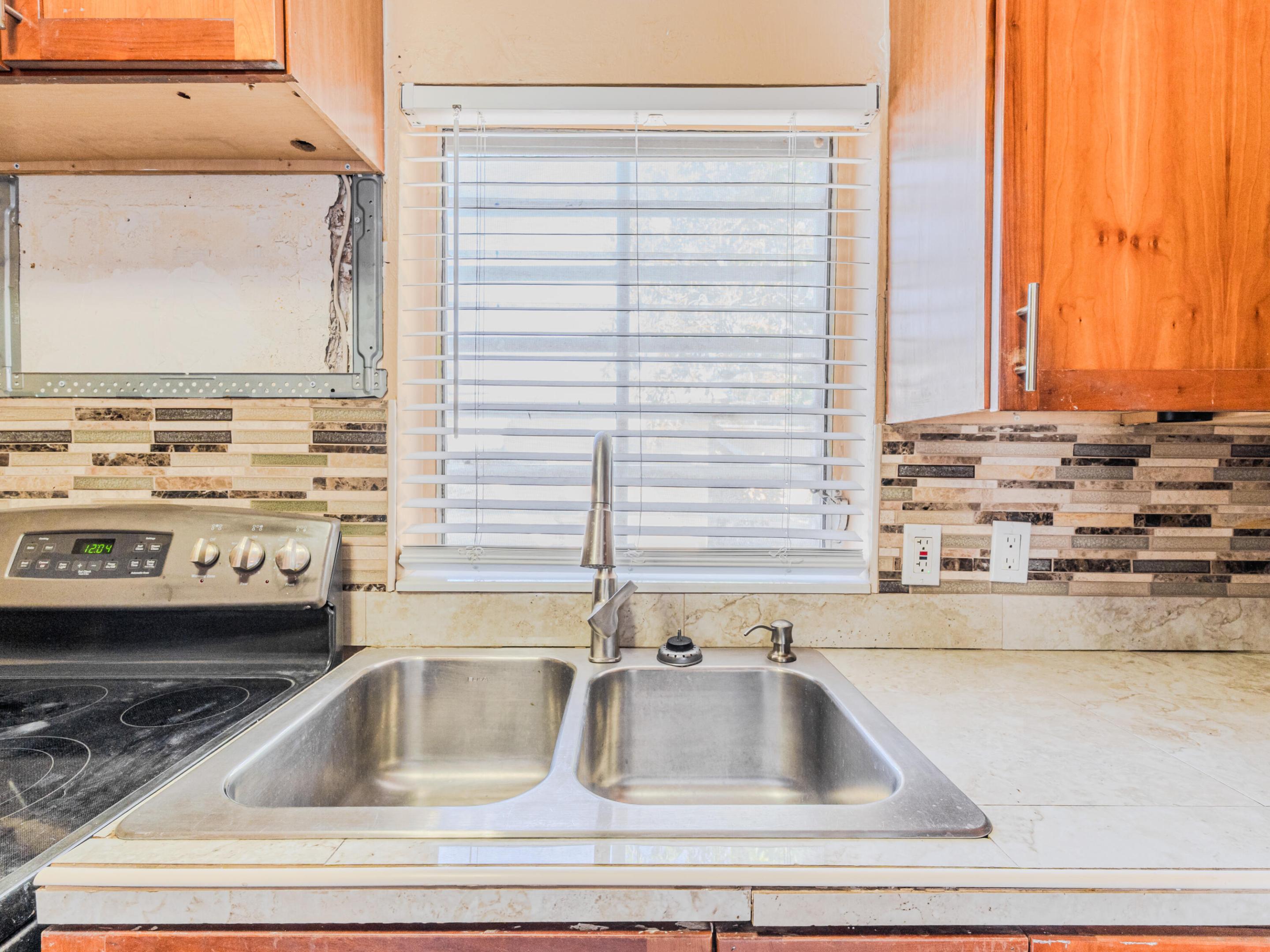 B AND G HOMES - Residential Lease