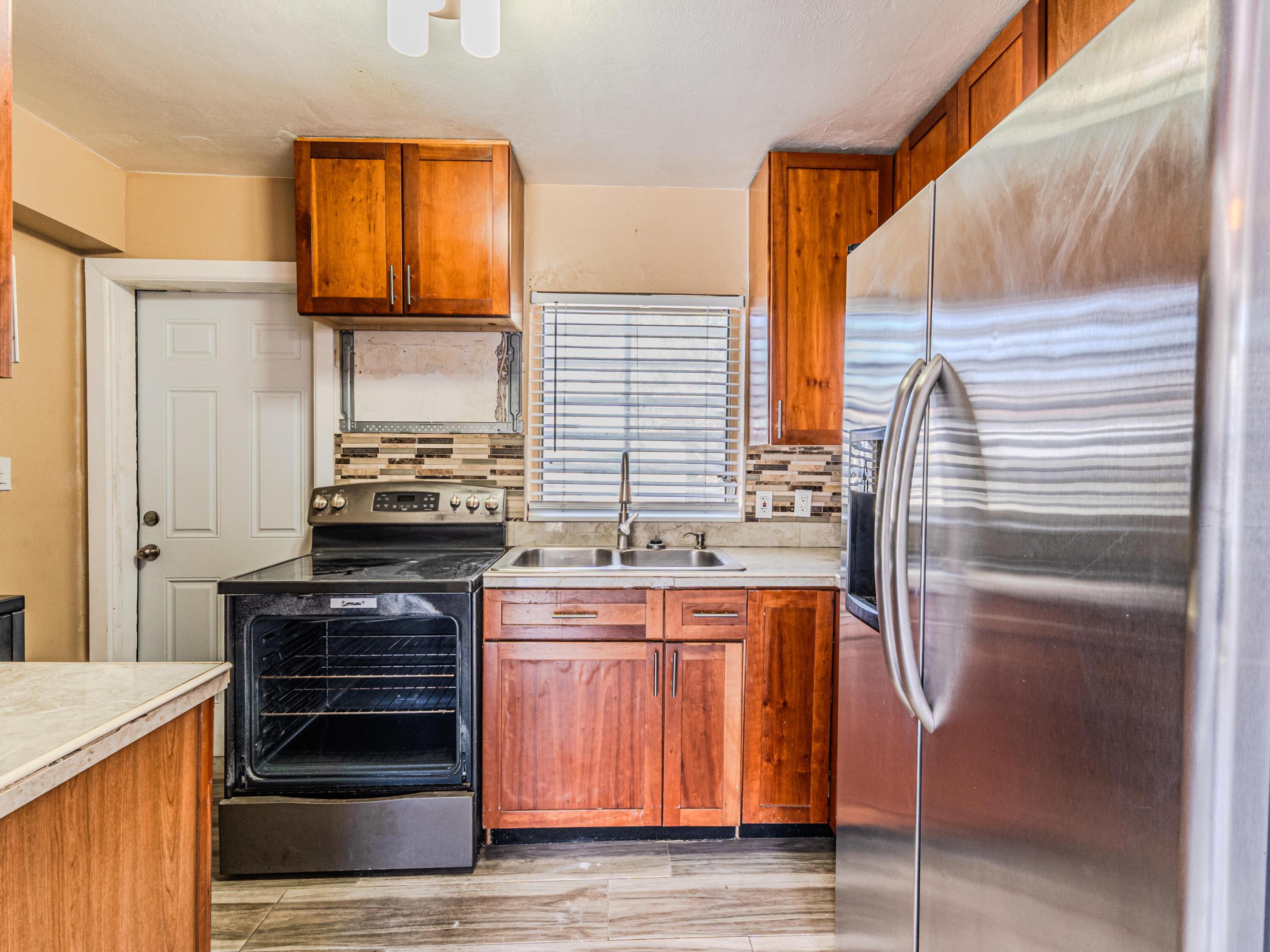 B AND G HOMES - Residential Lease
