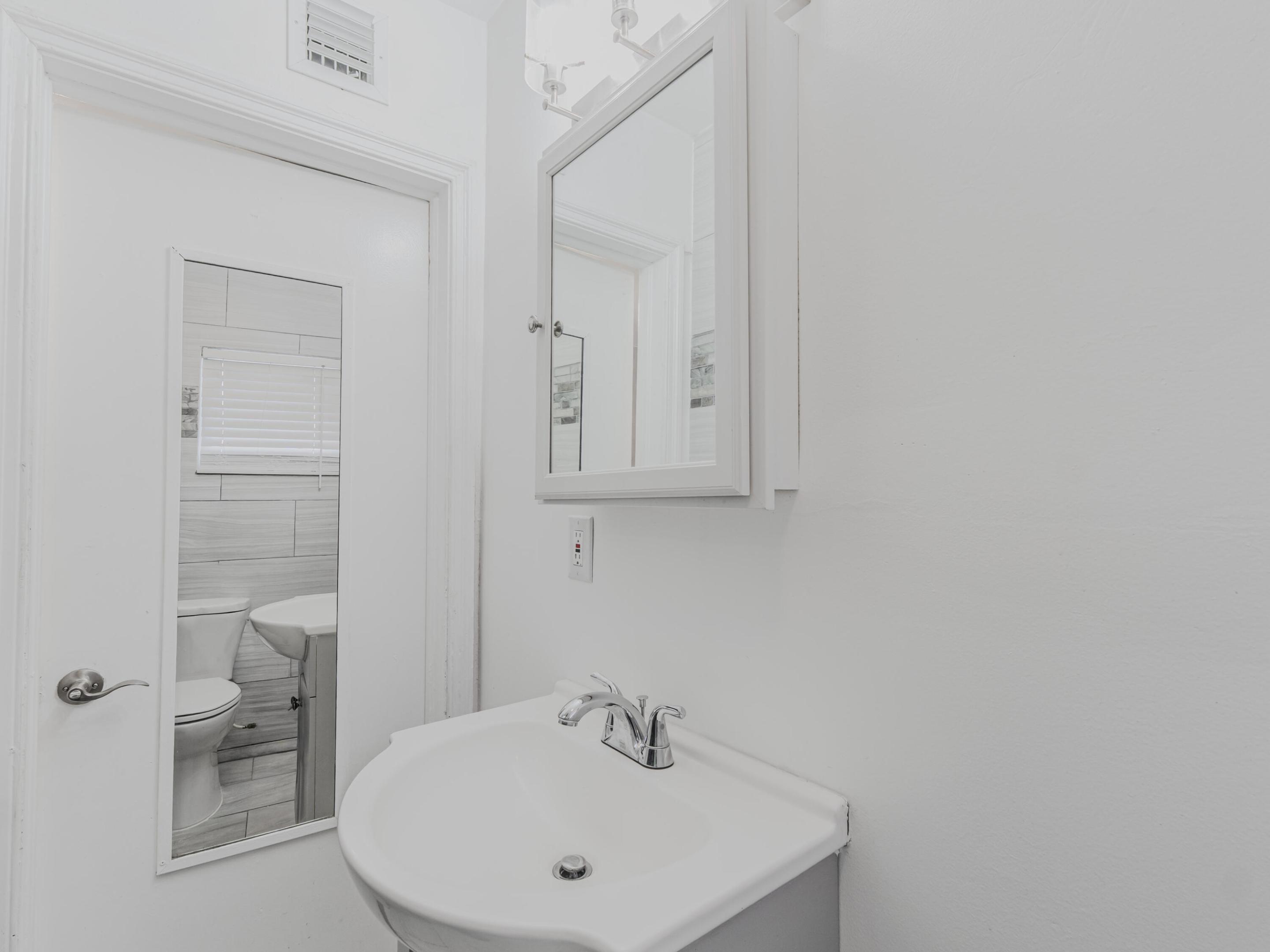 B AND G HOMES - Residential Lease