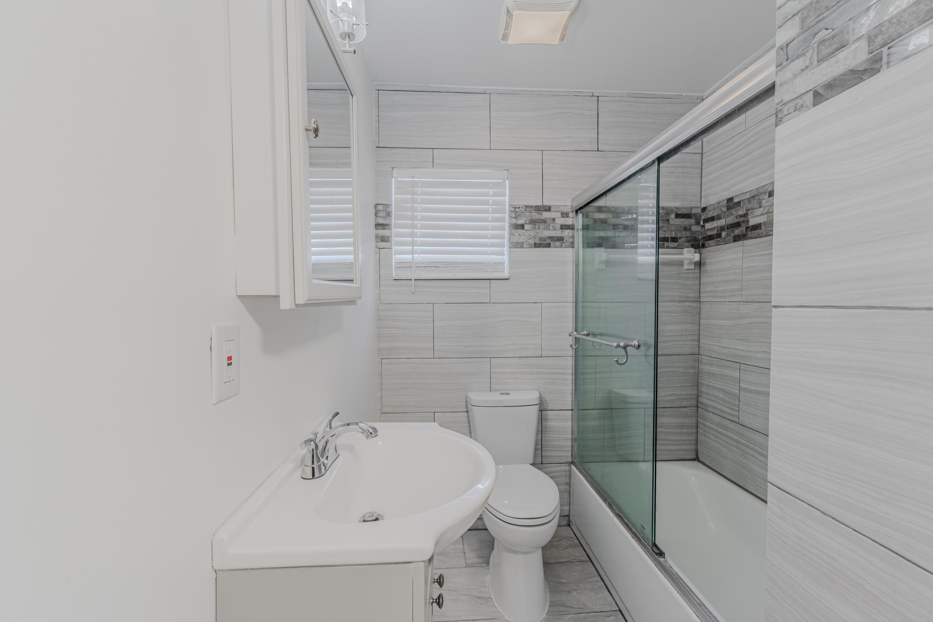 B AND G HOMES - Residential Lease