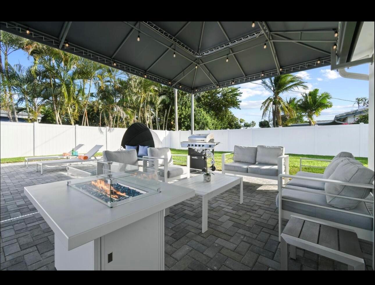 POMPANO WATERWAY ESTATES - Residential Lease