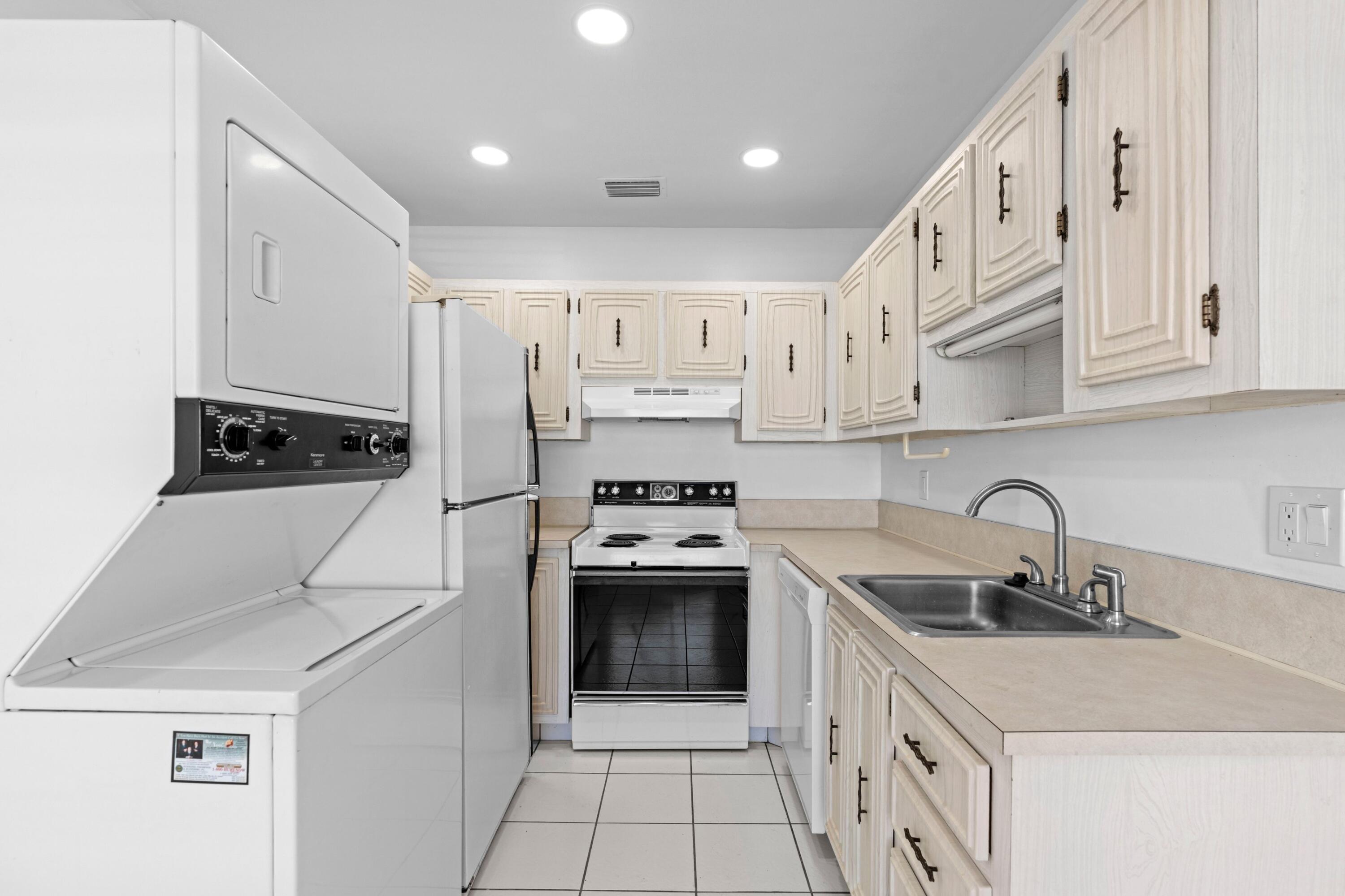 BOCA LAKES CONDO - Residential