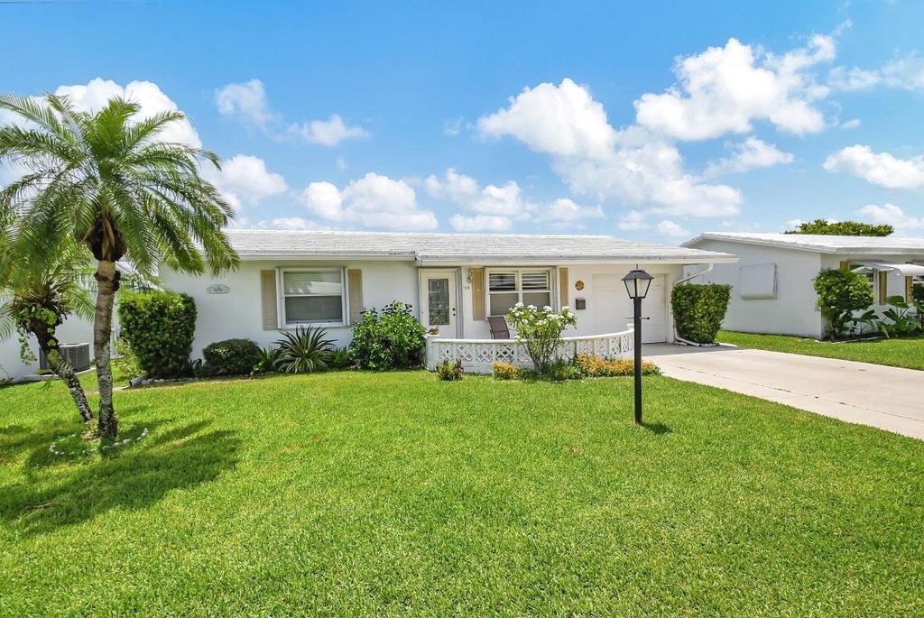 Photo of 906 SW 5th Court, Boynton Beach, FL 33426 (MLS # R11006269)