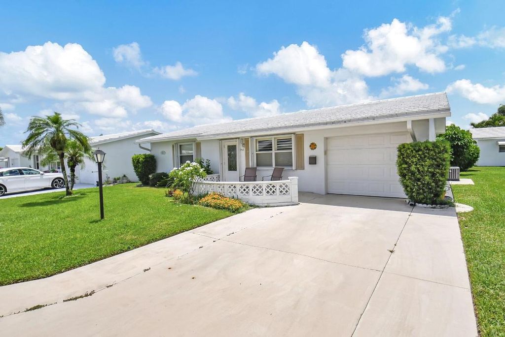 Photo of 906 SW 5th Court, Boynton Beach, FL 33426 (MLS # R11006269)