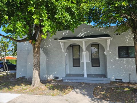 424 Putnam Road West Palm Beach FL 33405