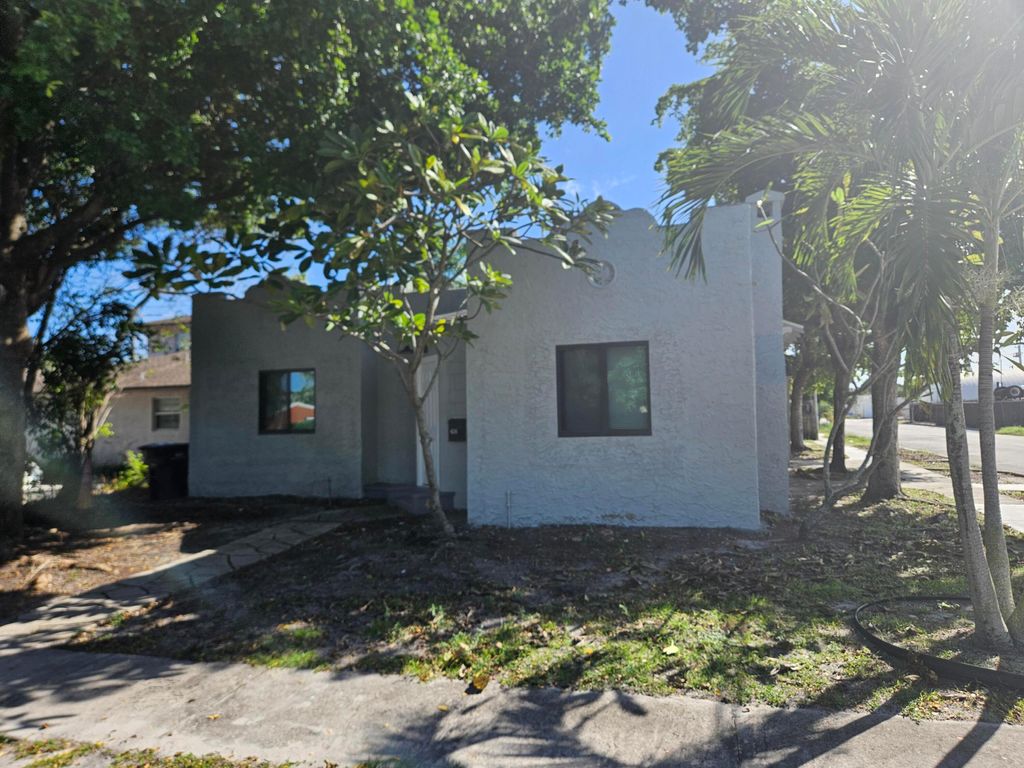 Photo of 424 Putnam Road, West Palm Beach, FL 33405 (MLS # R11161493)