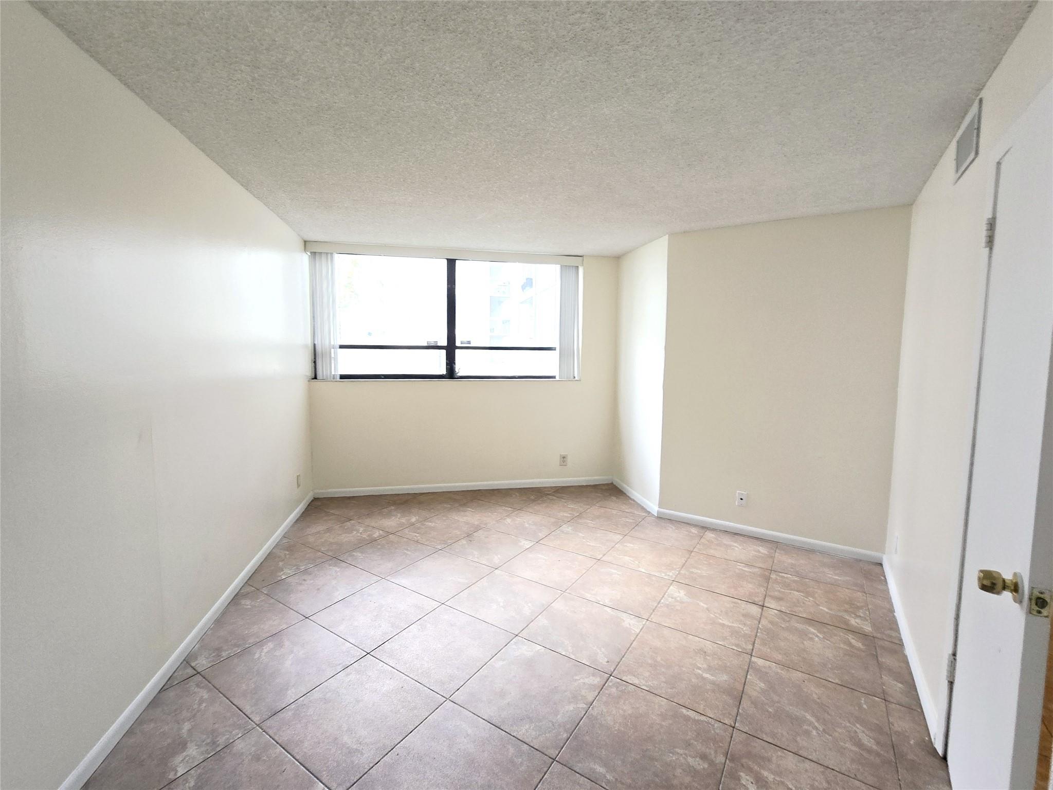 Presidential Golfview Condo - Residential Lease