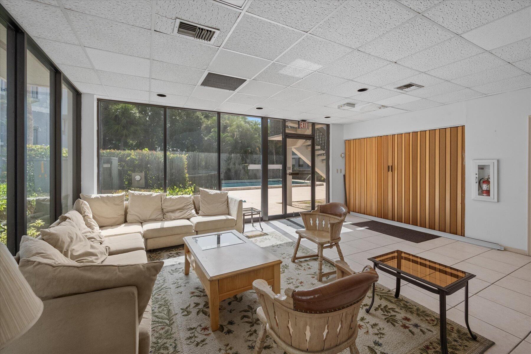 Presidential Golfview Condo - Residential Lease