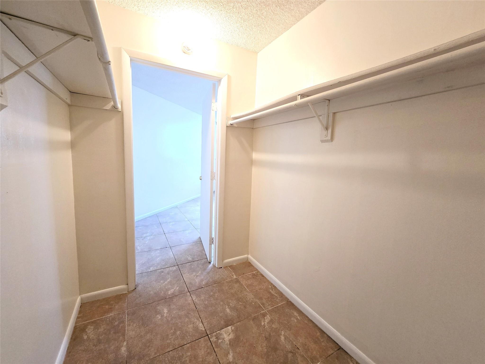 Presidential Golfview Condo - Residential Lease