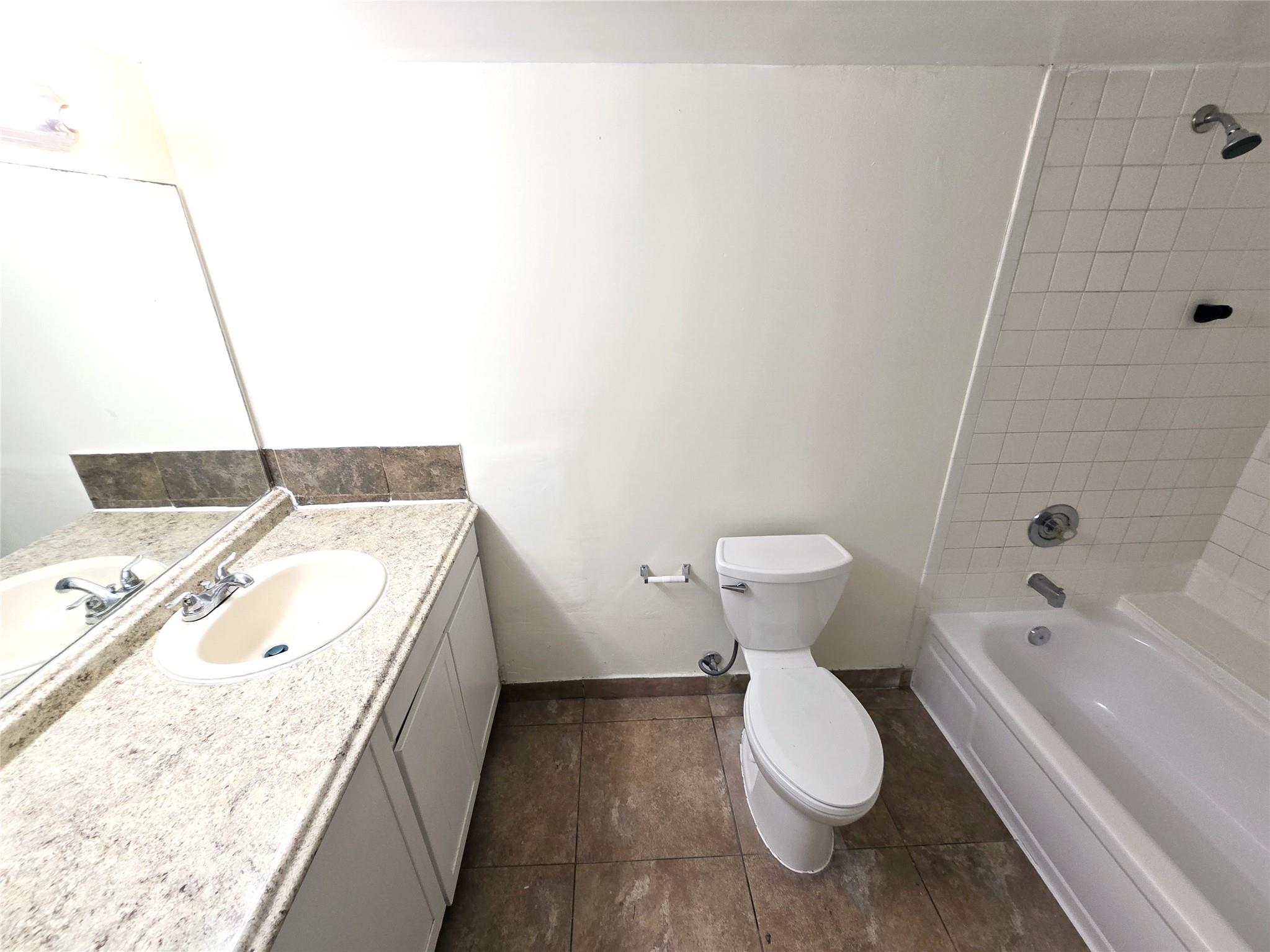 Presidential Golfview Condo - Residential Lease